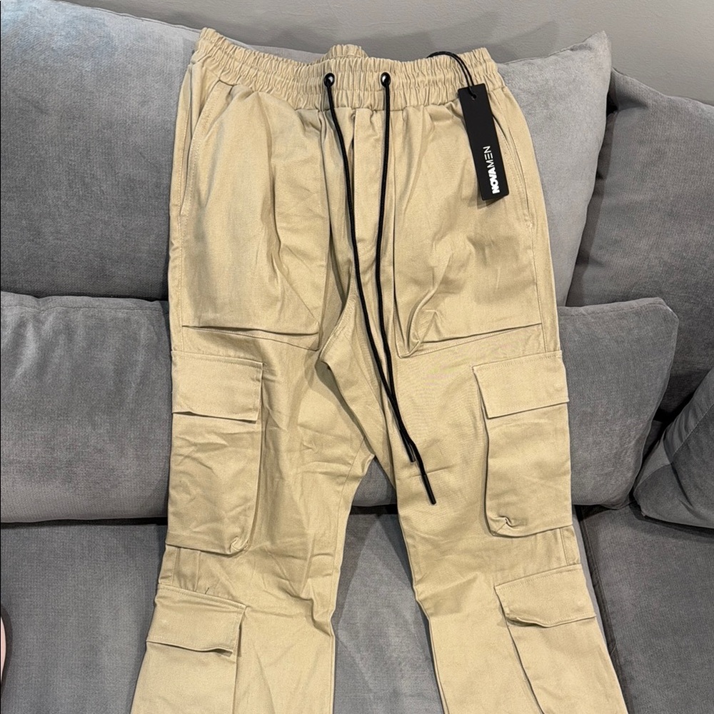 ** NWT ** Men's Tan Cargo Pants